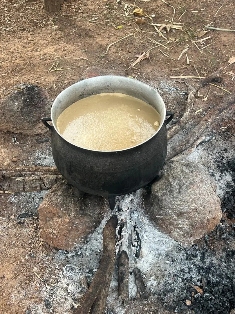 Plat préparé au feu de bois