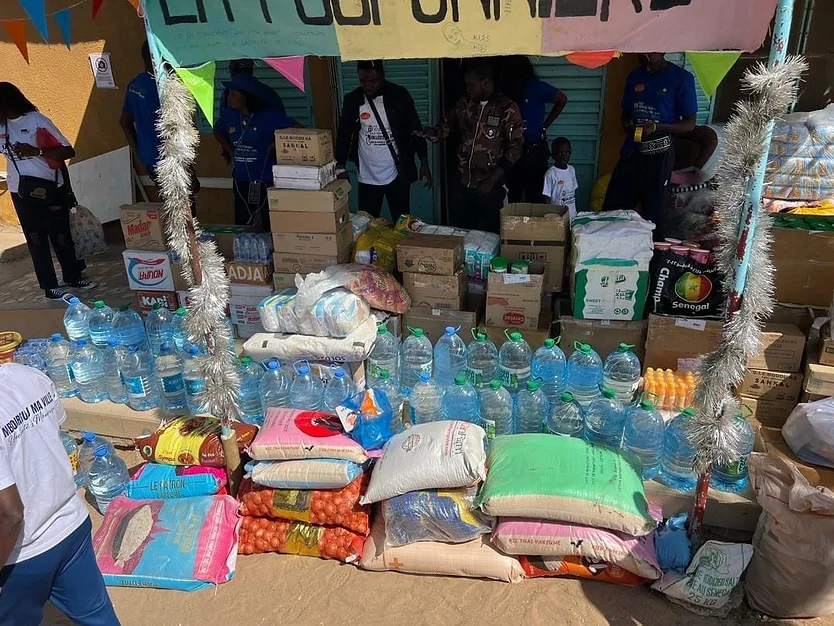 don alimentaire au nom de l'association pour les villageois